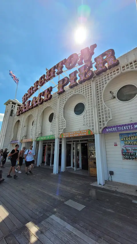 Brighton Palace Pier girişi